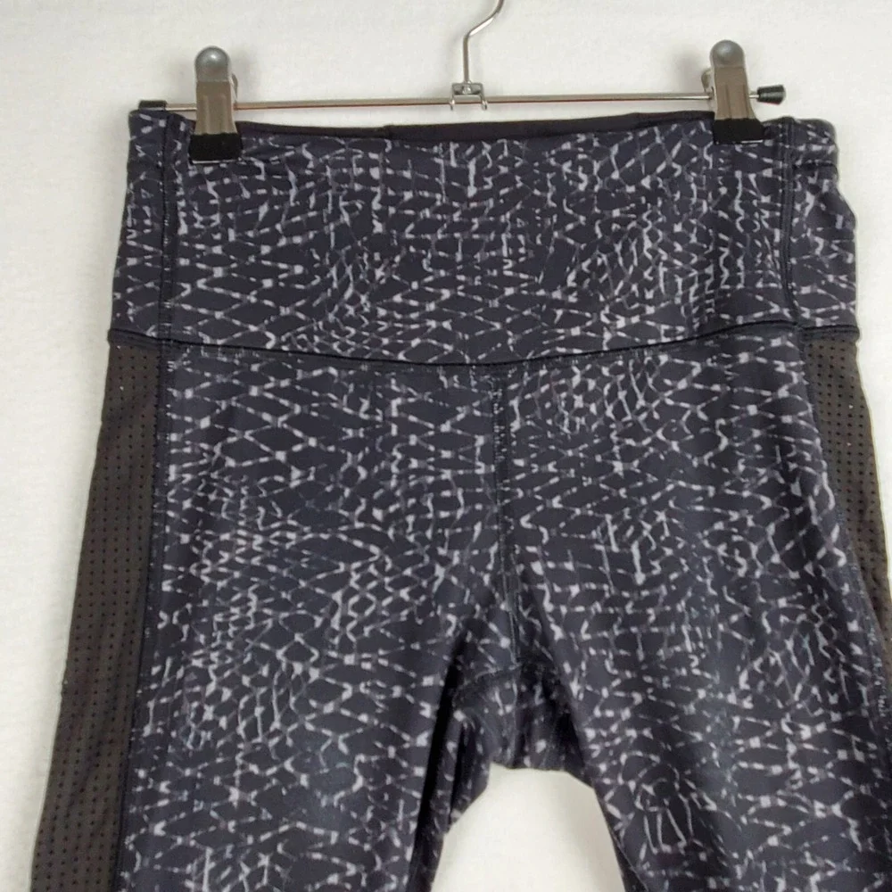 Lululemon Capri Leggings Womens‎ 4 XS Black Snake Criss-Cross Hem Elastic Waist